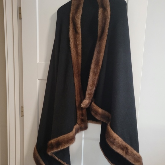RaniRani Arabella Black Cashmere Shawl with 3" Mink Trim – Made in Italy Elevate - Picture 4 of 5